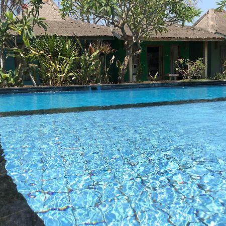 Maha Putri Bungalows Gili Trawangan Exterior photo