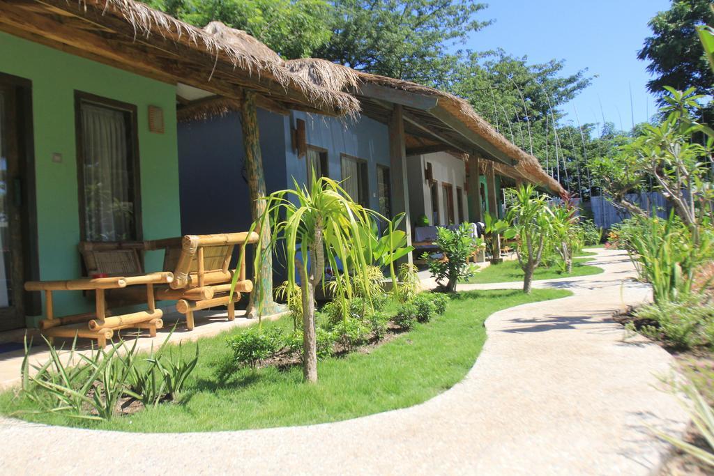 Maha Putri Bungalows Gili Trawangan Exterior photo
