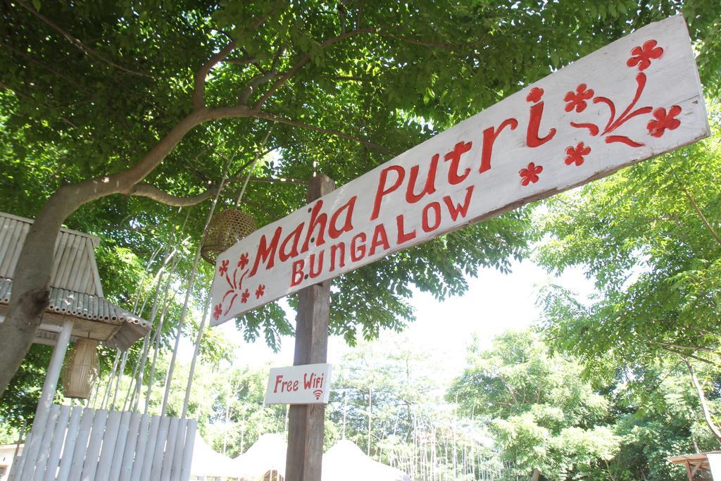 Maha Putri Bungalows Gili Trawangan Exterior photo