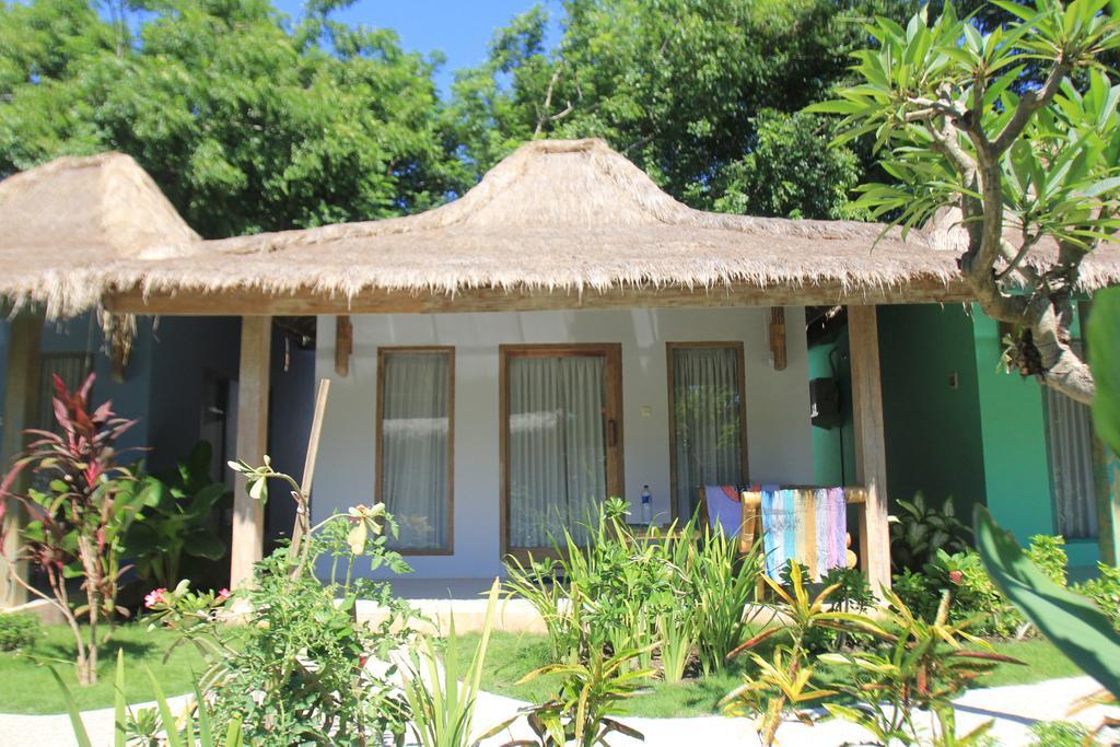 Maha Putri Bungalows Gili Trawangan Exterior photo