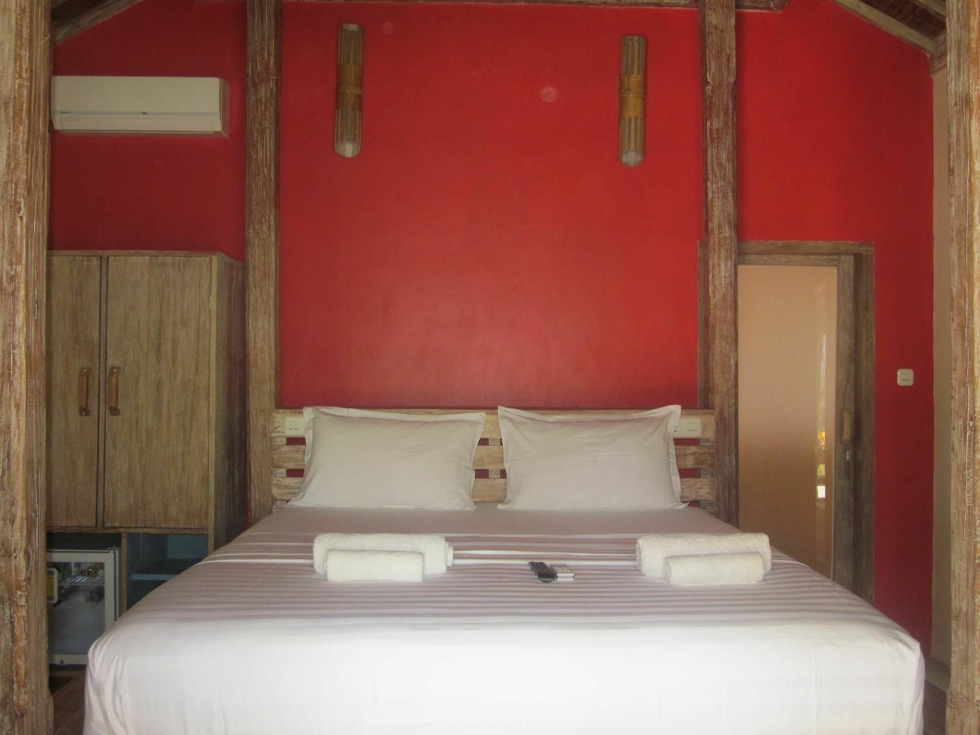 Maha Putri Bungalows Gili Trawangan Exterior photo