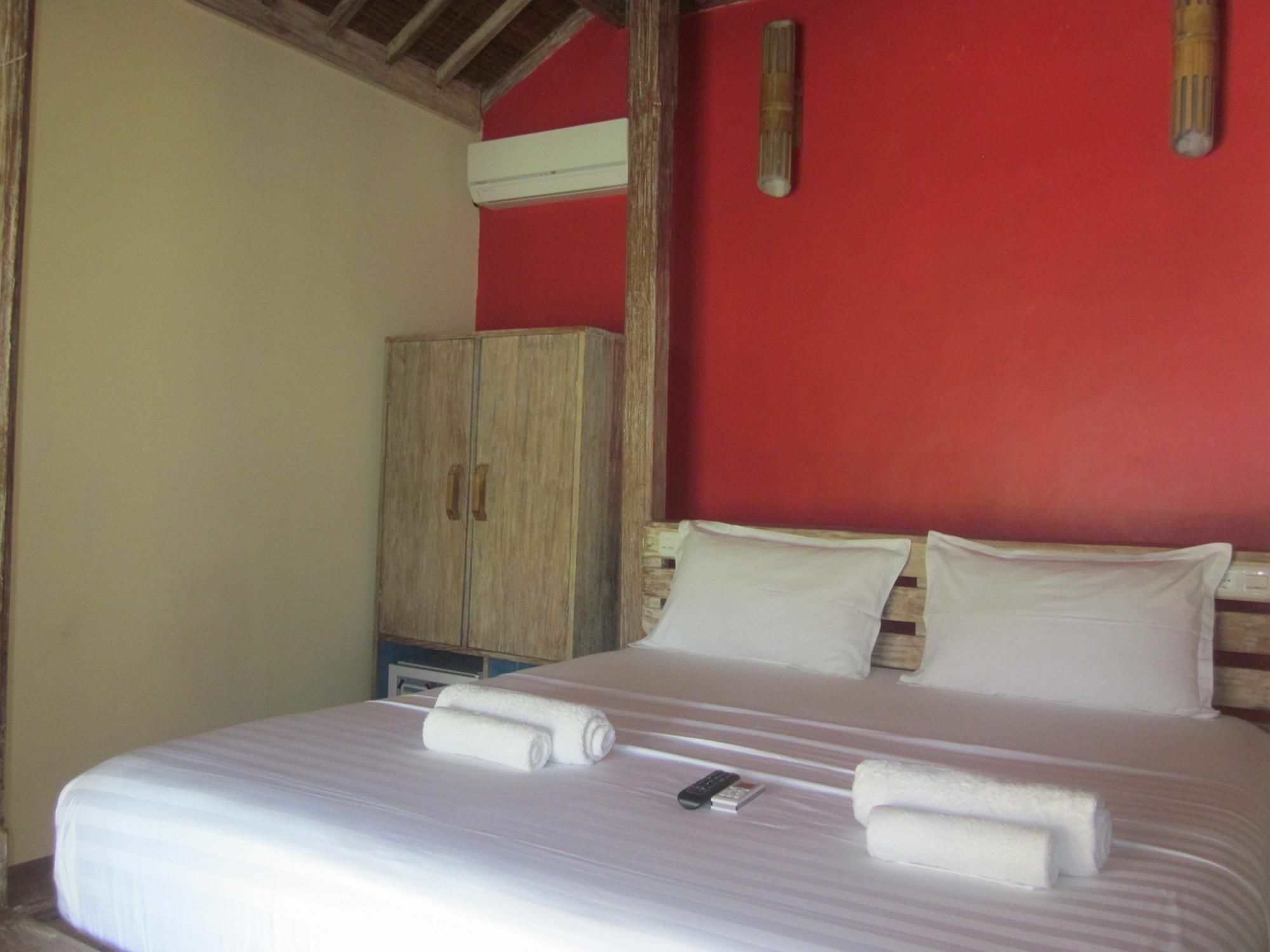 Maha Putri Bungalows Gili Trawangan Exterior photo