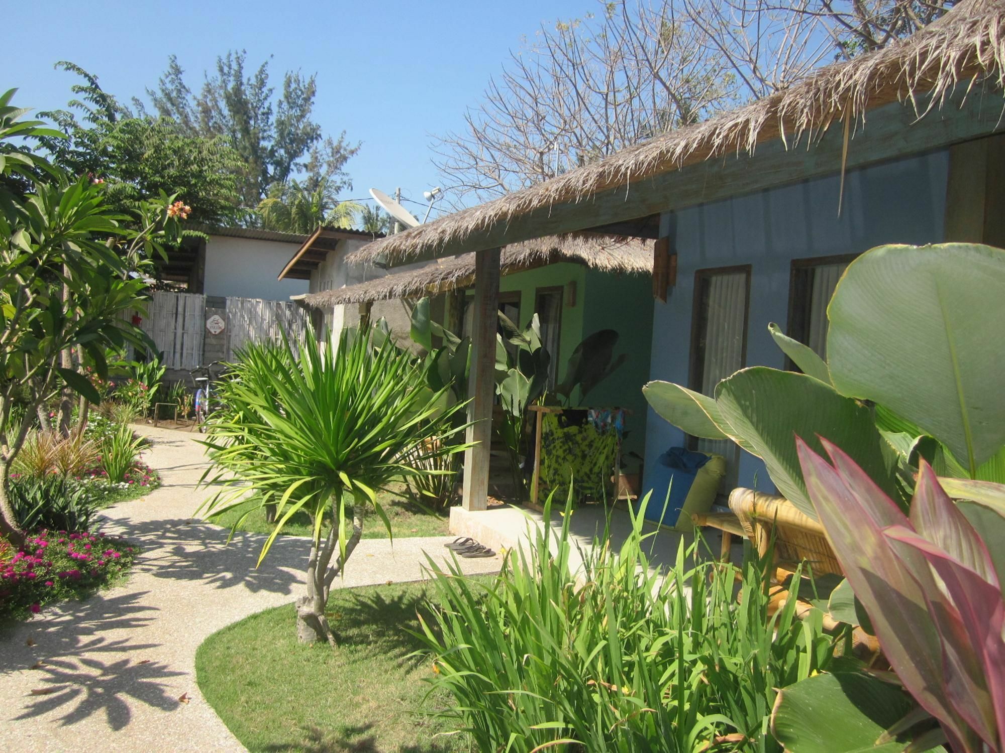 Maha Putri Bungalows Gili Trawangan Exterior photo