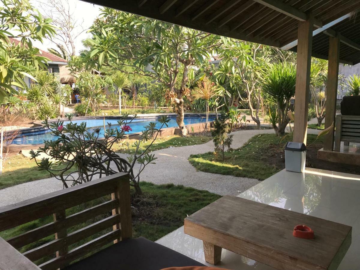 Maha Putri Bungalows Gili Trawangan Exterior photo